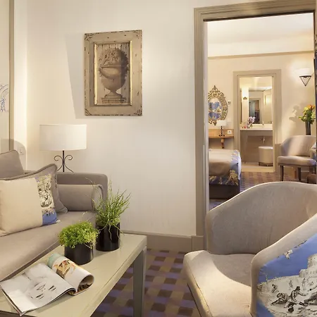Foch Hotel 4*