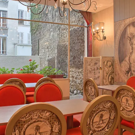 Hotel Foch 4*