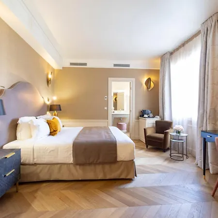 Foch Hotel